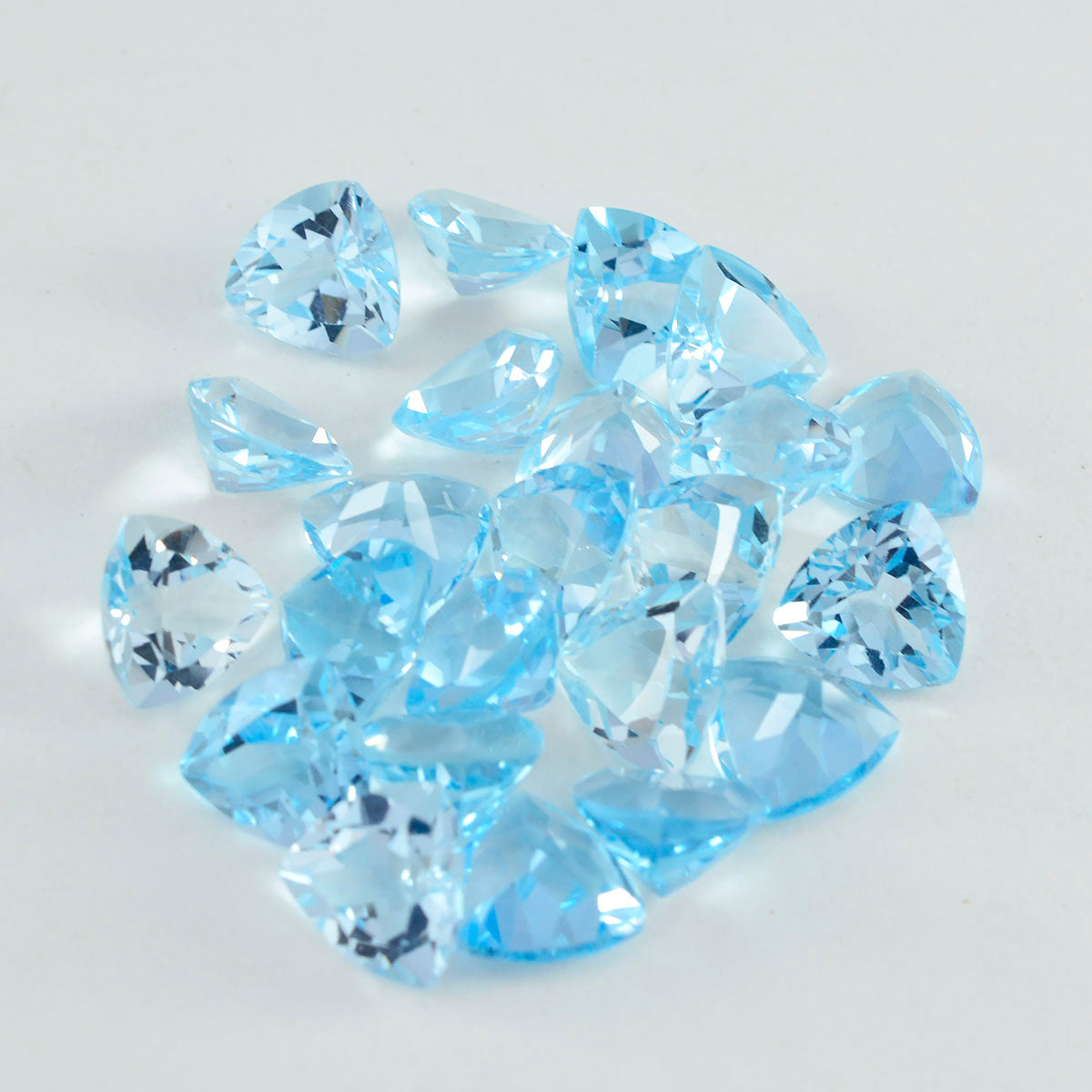 Riyogems 1 pièce de topaze bleue véritable à facettes 6x6mm en forme de trillion, gemme en vrac de belle qualité
