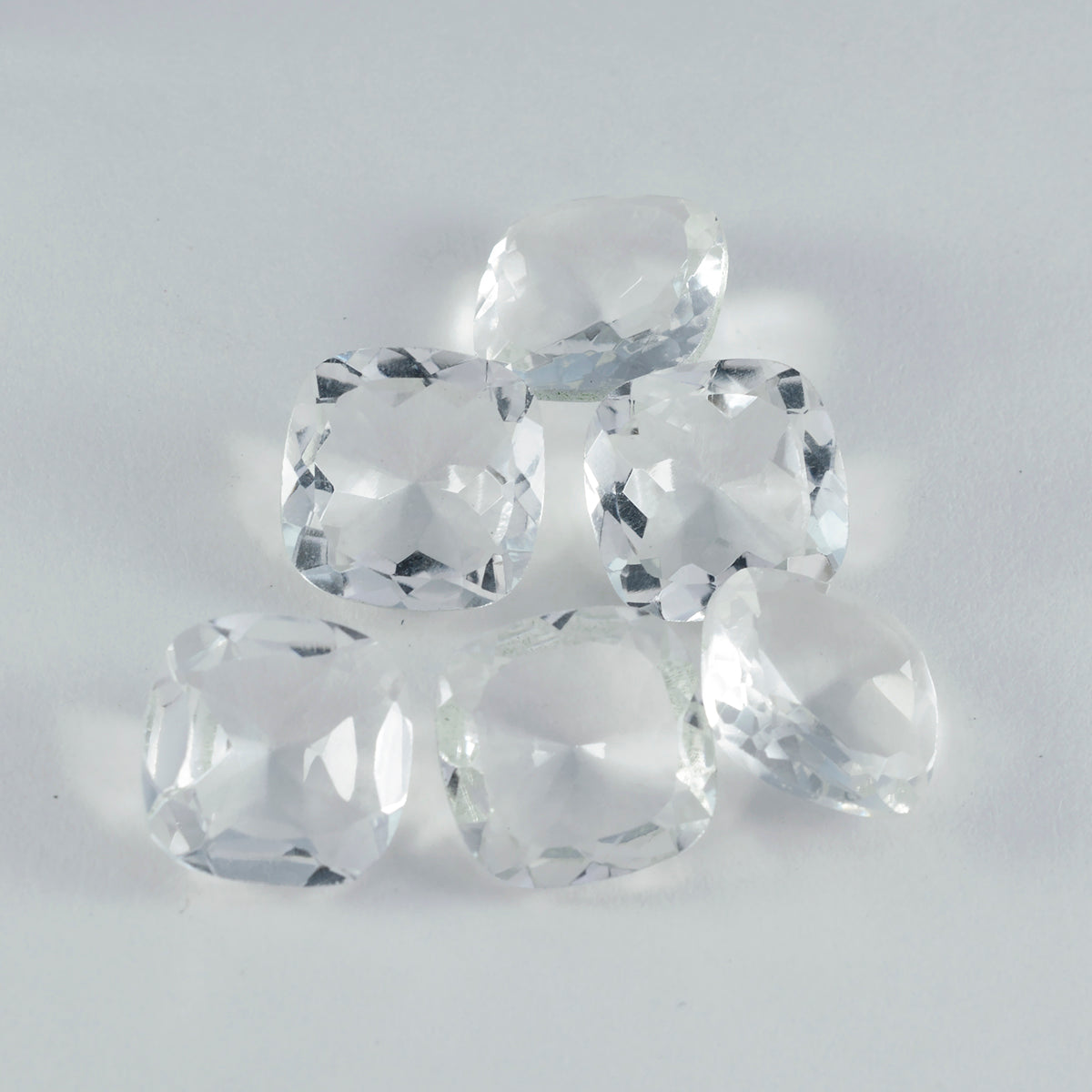 Riyogems 1 Stück weißer Kristallquarz, facettiert, 13 x 13 mm, Kissenform, Edelsteine von erstaunlicher Qualität