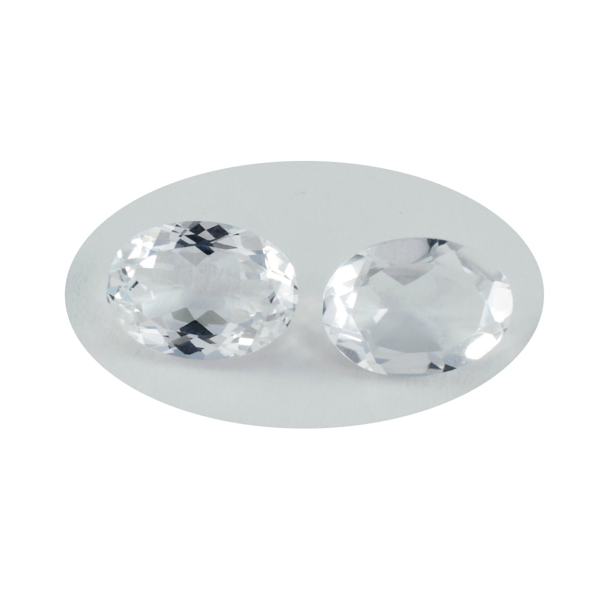 Riyogems 1 Stück weißer Kristallquarz, facettiert, 10 x 12 mm, ovale Form, hübsche, hochwertige lose Edelsteine