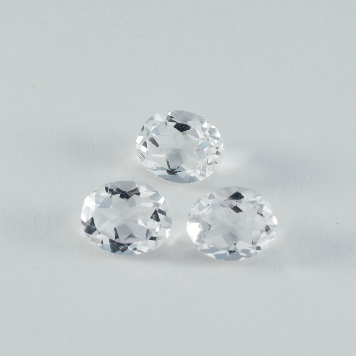 Riyogems 1PC wit kristalkwarts gefacetteerd 8x10 mm ovale vorm mooie kwaliteitsedelsteen