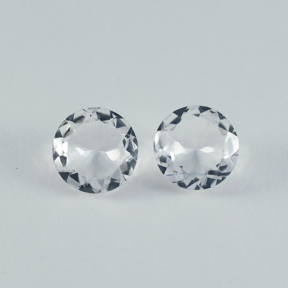 Riyogems 1 Stück weißer Kristallquarz, facettiert, 15 x 15 mm, runde Form, wunderschöner Qualitätsedelstein