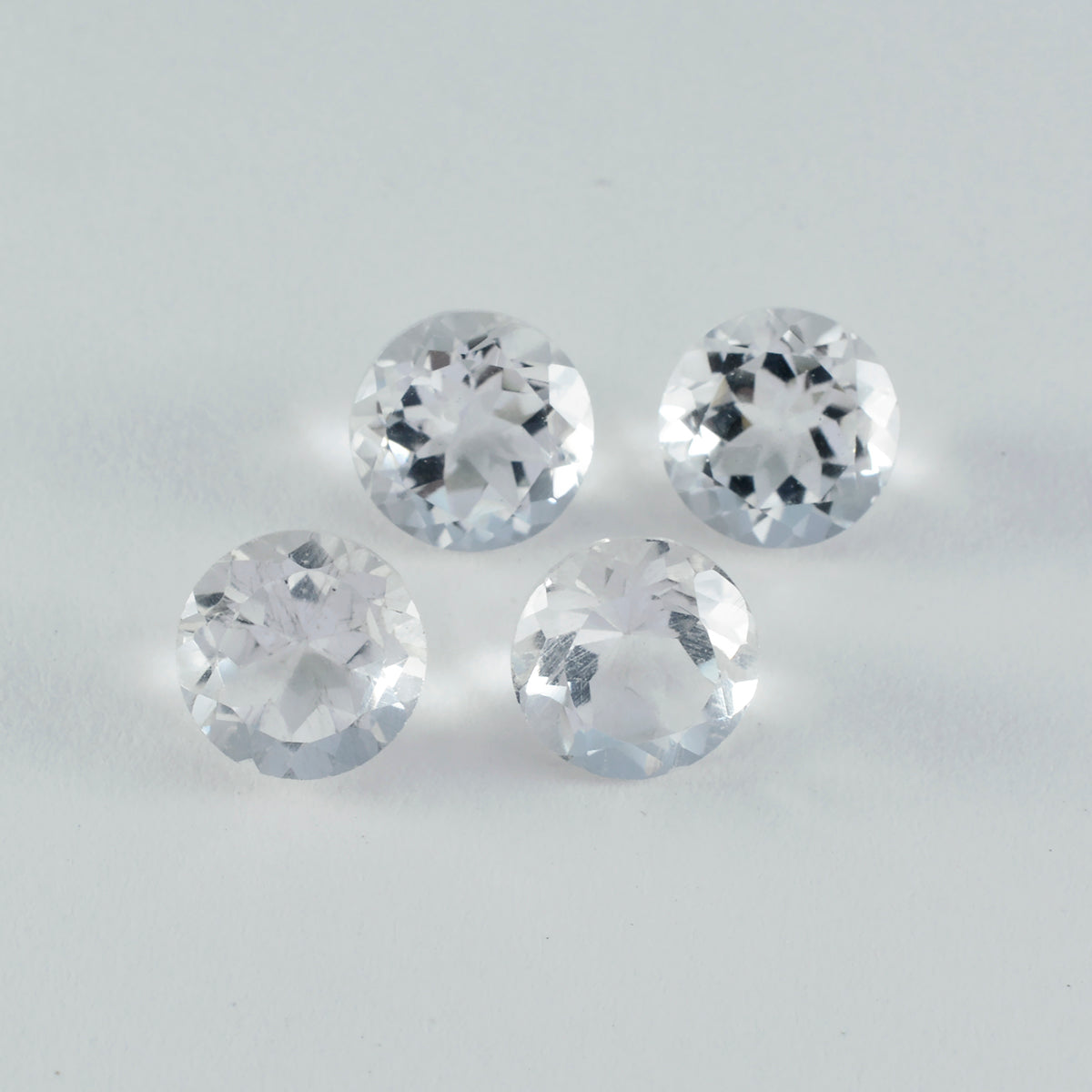 riyogems 1 st vit kristall kvarts facetterad 7x7 mm rund form en kvalitetsädelsten
