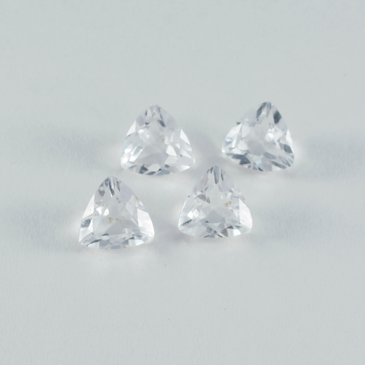 Riyogems 1 Stück weißer Kristallquarz, facettiert, 13 x 13 mm, Trillionenform, Edelsteine in AA-Qualität