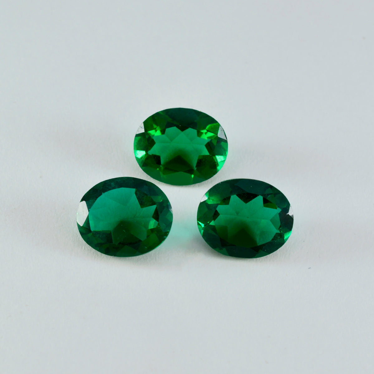Riyogems 1 Stück grüner Smaragd, CZ, facettiert, 10 x 12 mm, ovale Form, Edelstein von ausgezeichneter Qualität