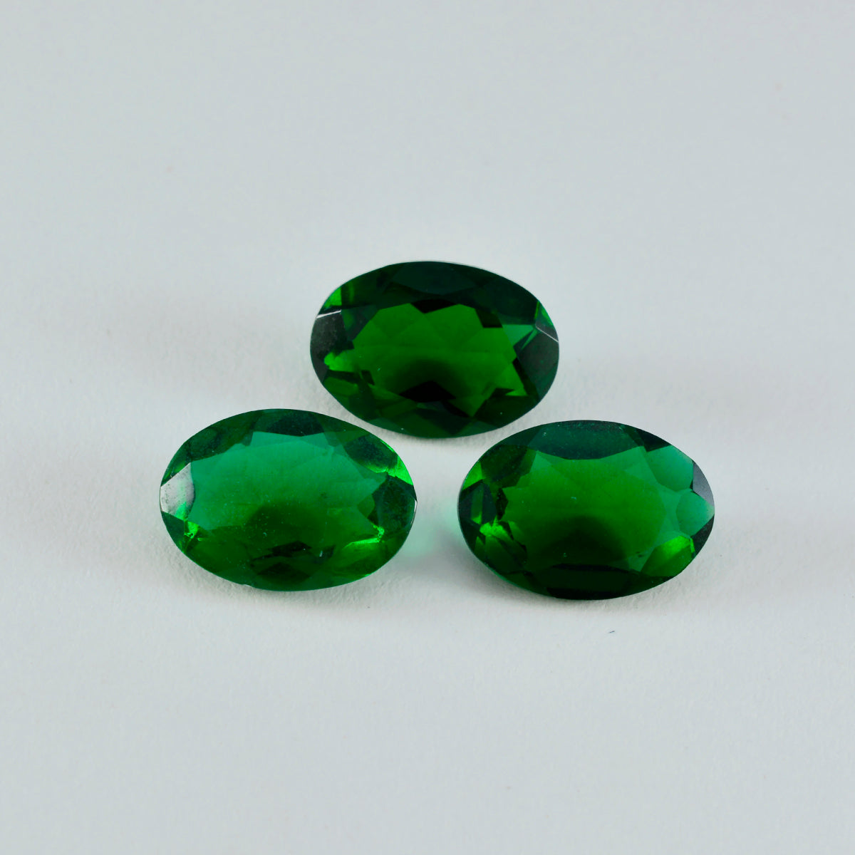 Riyogems 1 Stück grüner Smaragd, CZ, facettiert, 10 x 14 mm, ovale Form, hübscher, hochwertiger, loser Edelstein