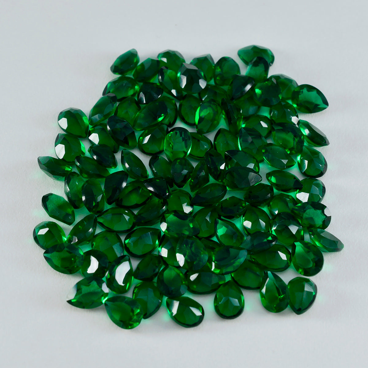 Riyogems 1PC groene smaragd CZ gefacetteerde 4x6 mm peervorm knappe kwaliteit losse edelsteen