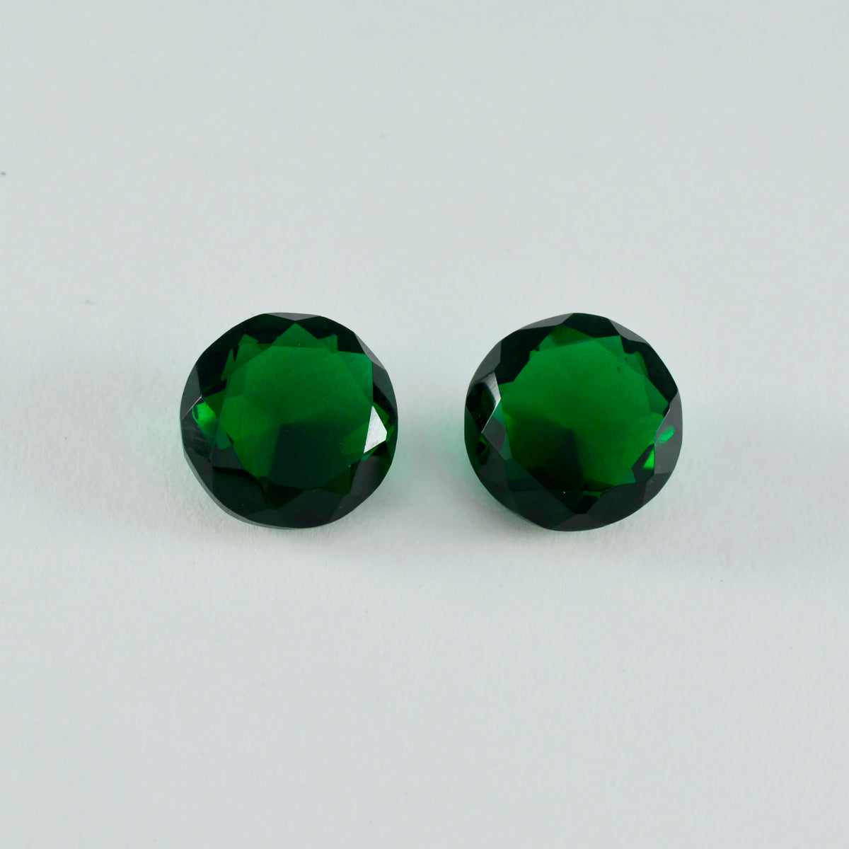 Riyogems 1 pieza Esmeralda verde CZ facetada 14x14mm forma redonda hermosa piedra de calidad