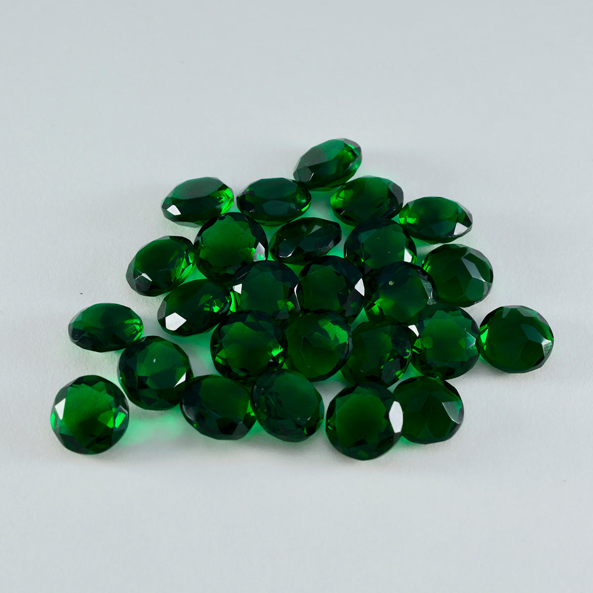riyogems 1pc vert émeraude cz facettes 4x4 mm forme ronde gemme de qualité incroyable