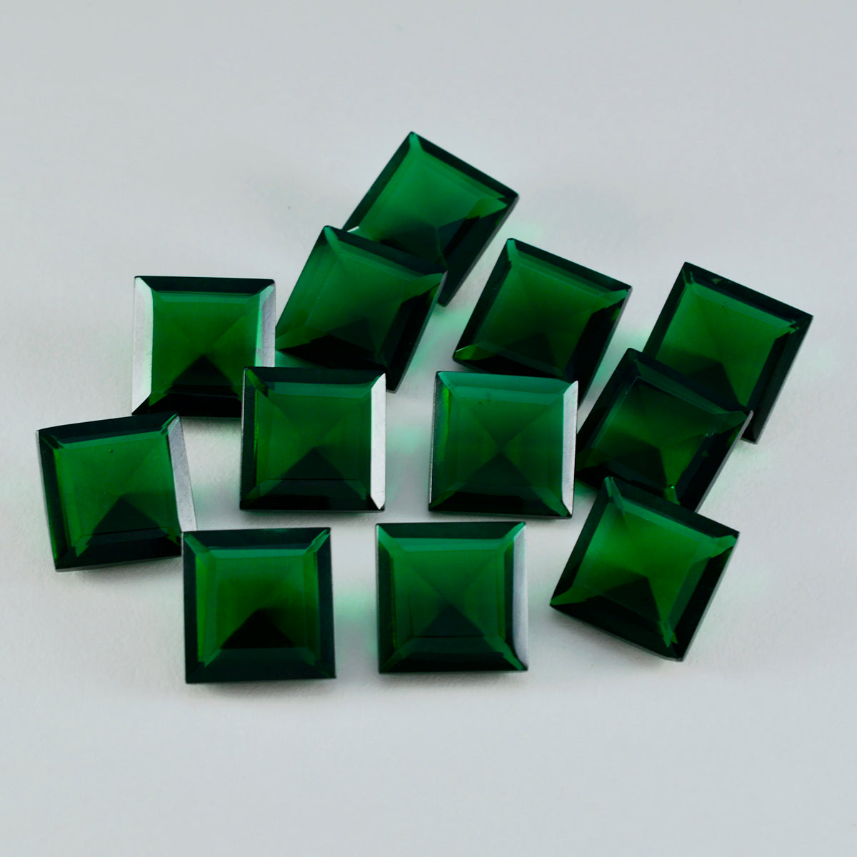 riyogems 1pc グリーン エメラルド CZ ファセット 11x11 mm 正方形の形状のハンサムな品質のルース宝石