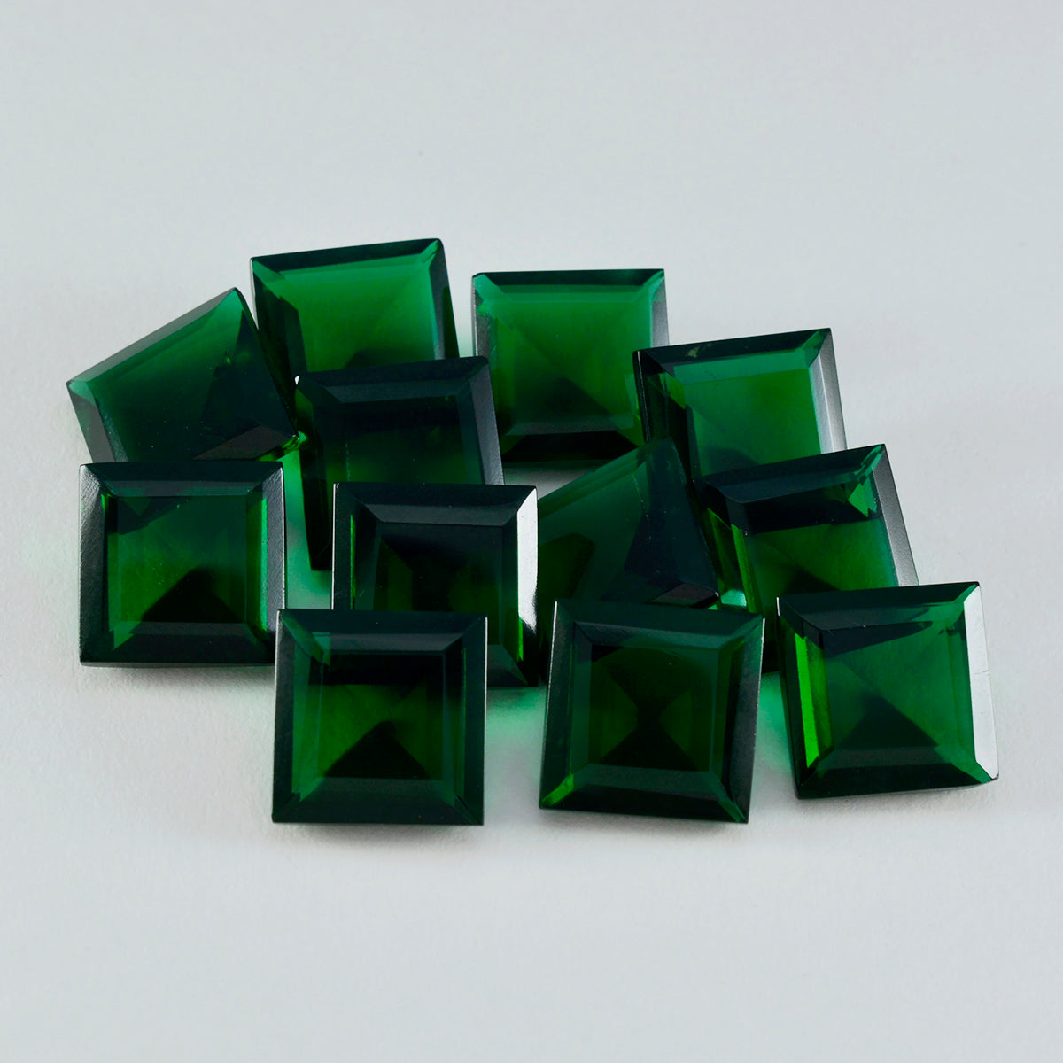 riyogems 1pc グリーン エメラルド CZ ファセット 12x12 mm 正方形の形状の素晴らしい品質のルース宝石