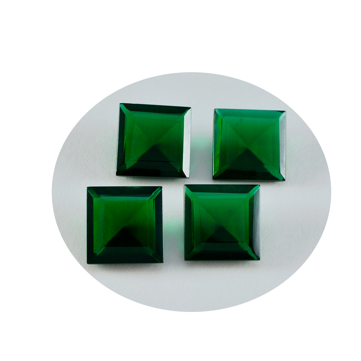 Riyogems 1 pieza gemas de calidad dulce con forma de trillón de Esmeralda verde CZ facetadas de 4x4mm
