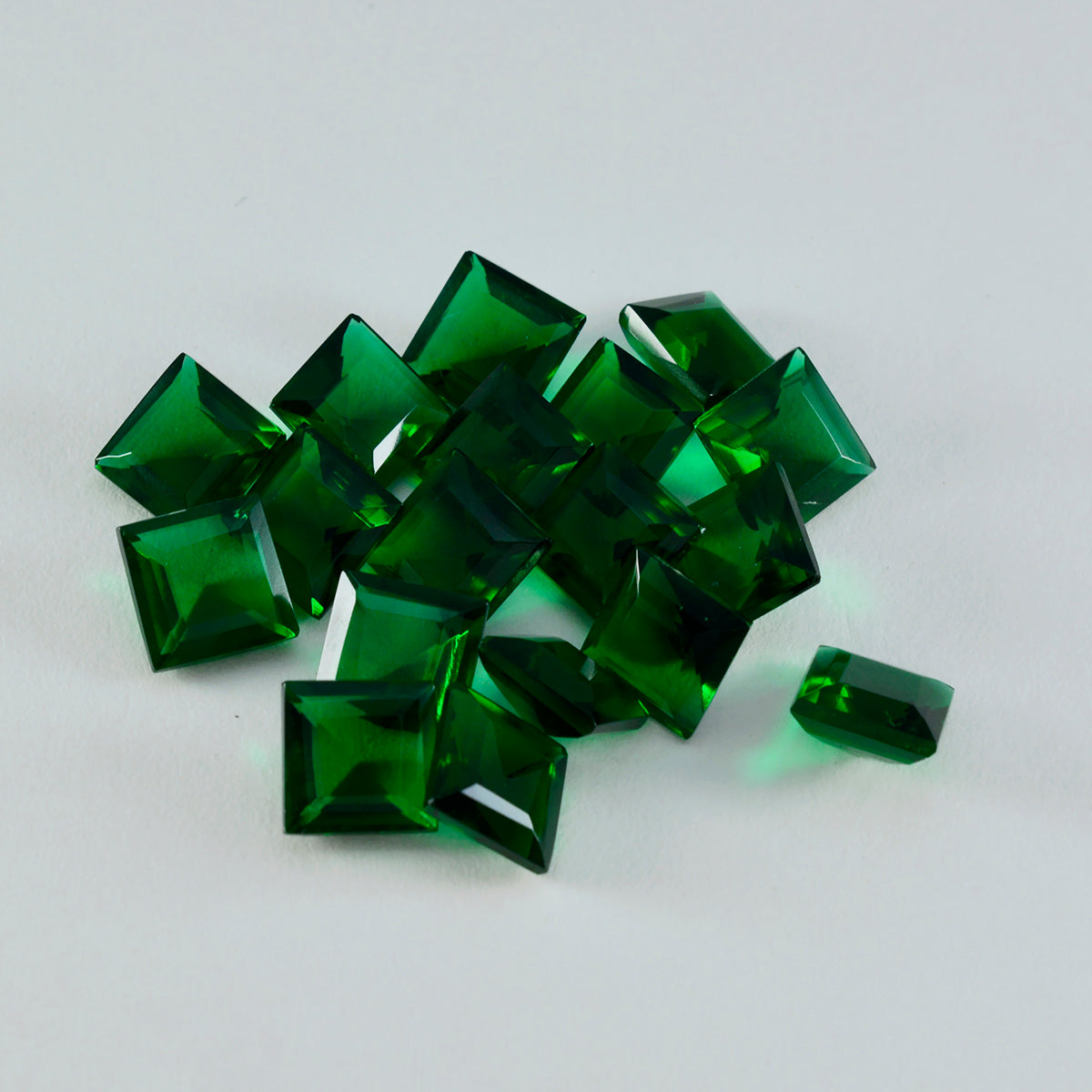 Riyogems 1 pieza Esmeralda verde CZ facetada 9x9 mm forma cuadrada piedra de calidad asombrosa