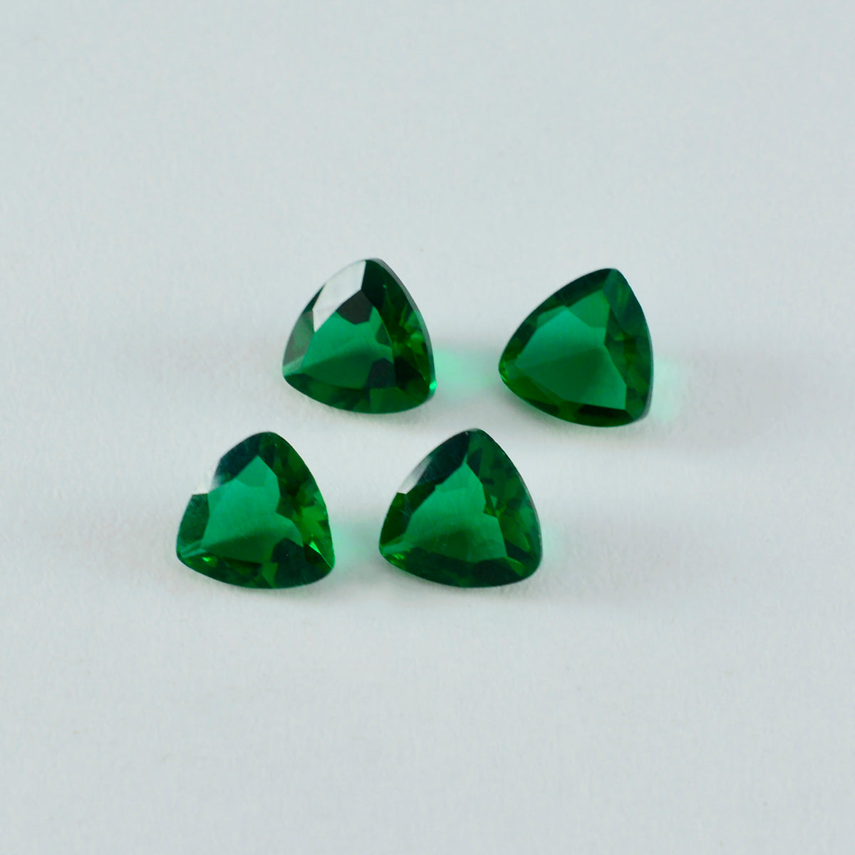 Riyogems 1 Stück grüner Smaragd, CZ, facettiert, 12 x 12 mm, Trillionenform, Edelsteine in AAA-Qualität