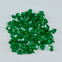 Riyogems 1 Stück grüner Smaragd, CZ, facettiert, 4 x 4 mm, Billionenform, süße Qualitätsedelsteine
