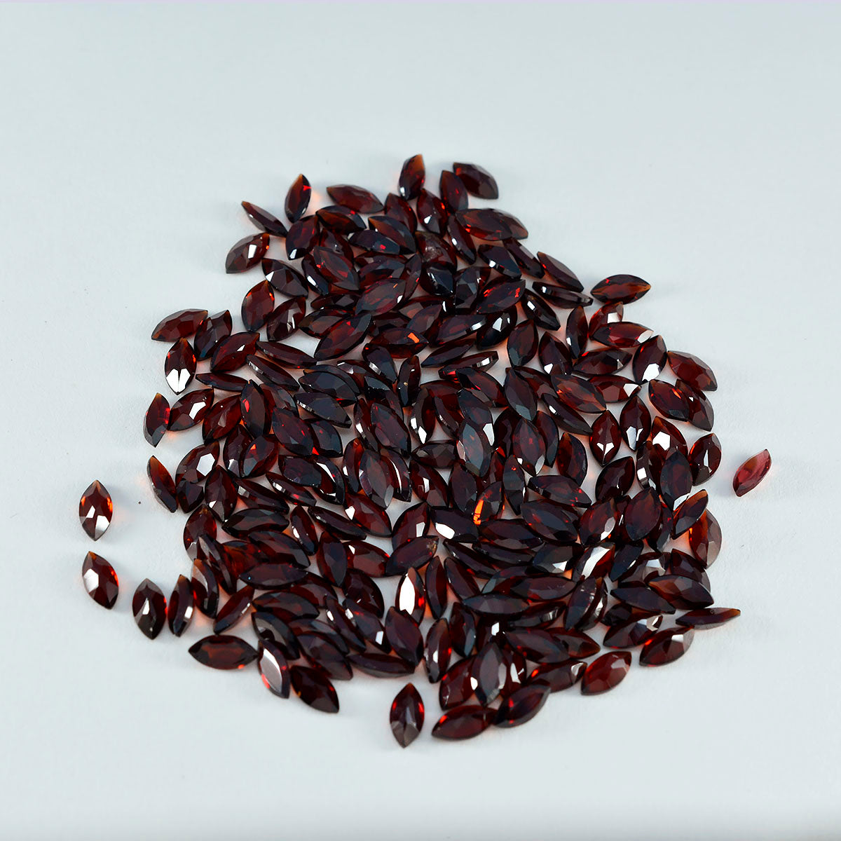 riyogems 1 st naturlig röd granat fasetterad 2x4 mm markisform underbar kvalitet lösa ädelstenar