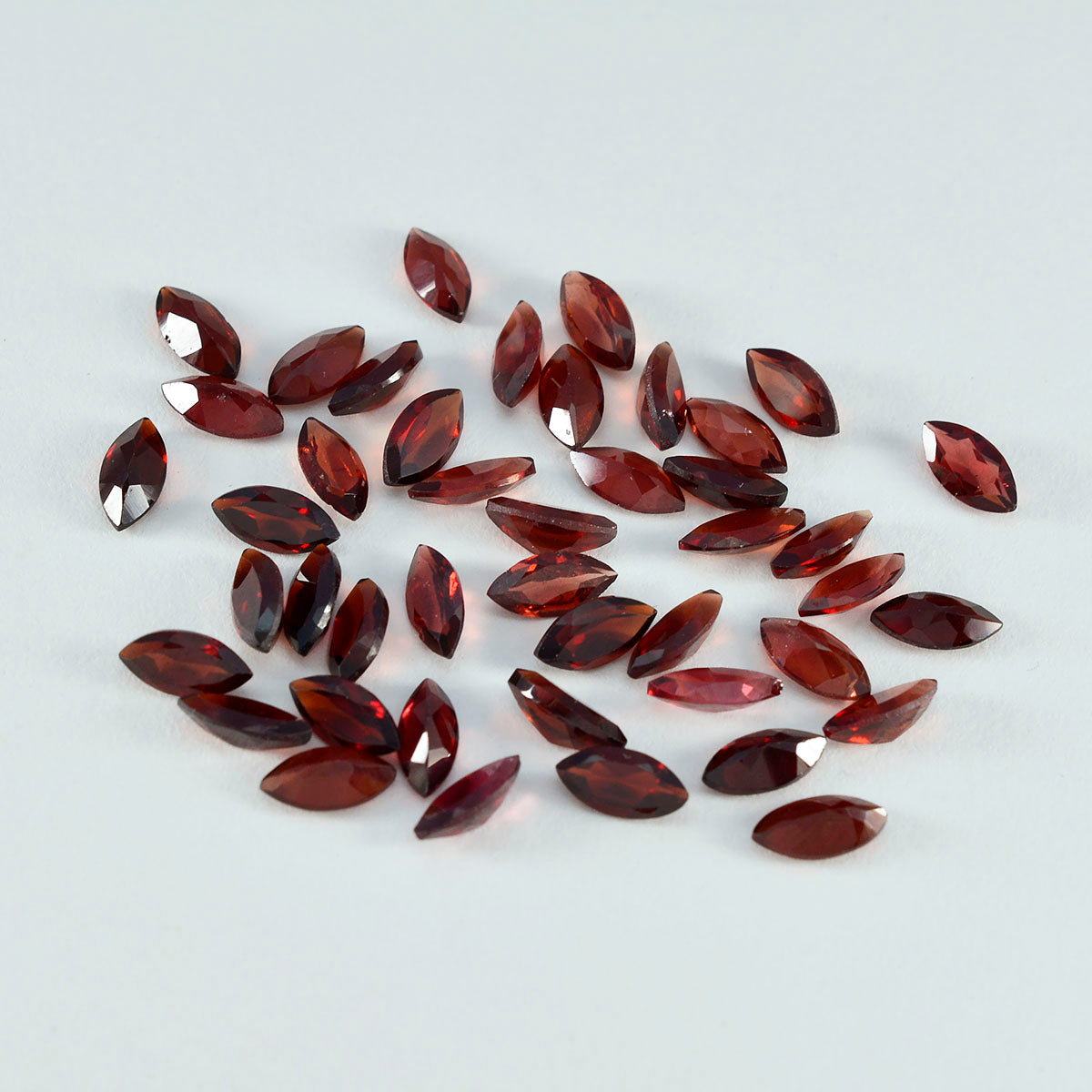 Riyogems 1 Stück echter roter Granat, facettiert, 3 x 6 mm, Marquise-Form, süßer, hochwertiger loser Stein