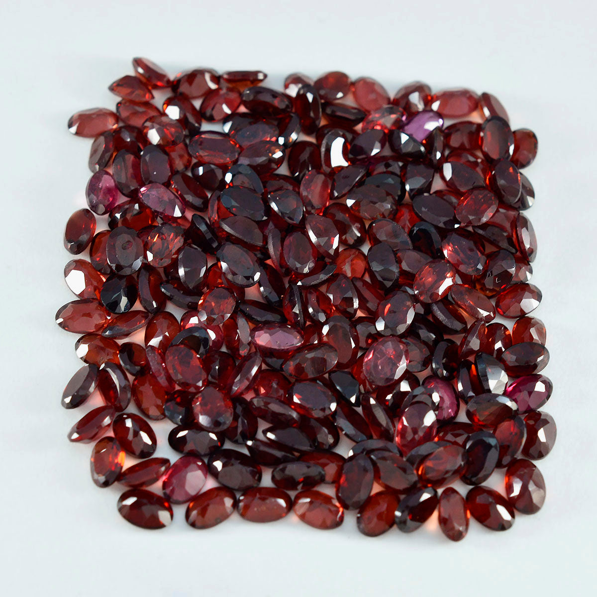 Riyogems 1 pieza de gemas de calidad A1 con forma ovalada de 5x7mm facetadas de granate rojo Natural