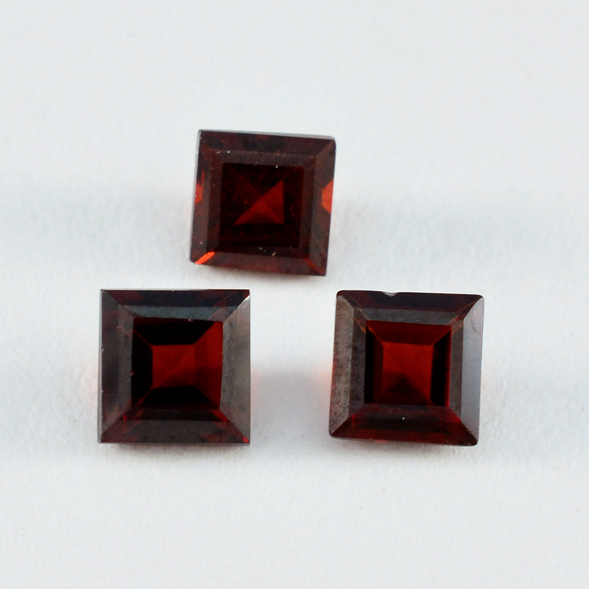 Riyogems 1 Stück natürlicher roter Granat, facettiert, 13 x 13 mm, quadratische Form, hübscher Qualitäts-Edelstein