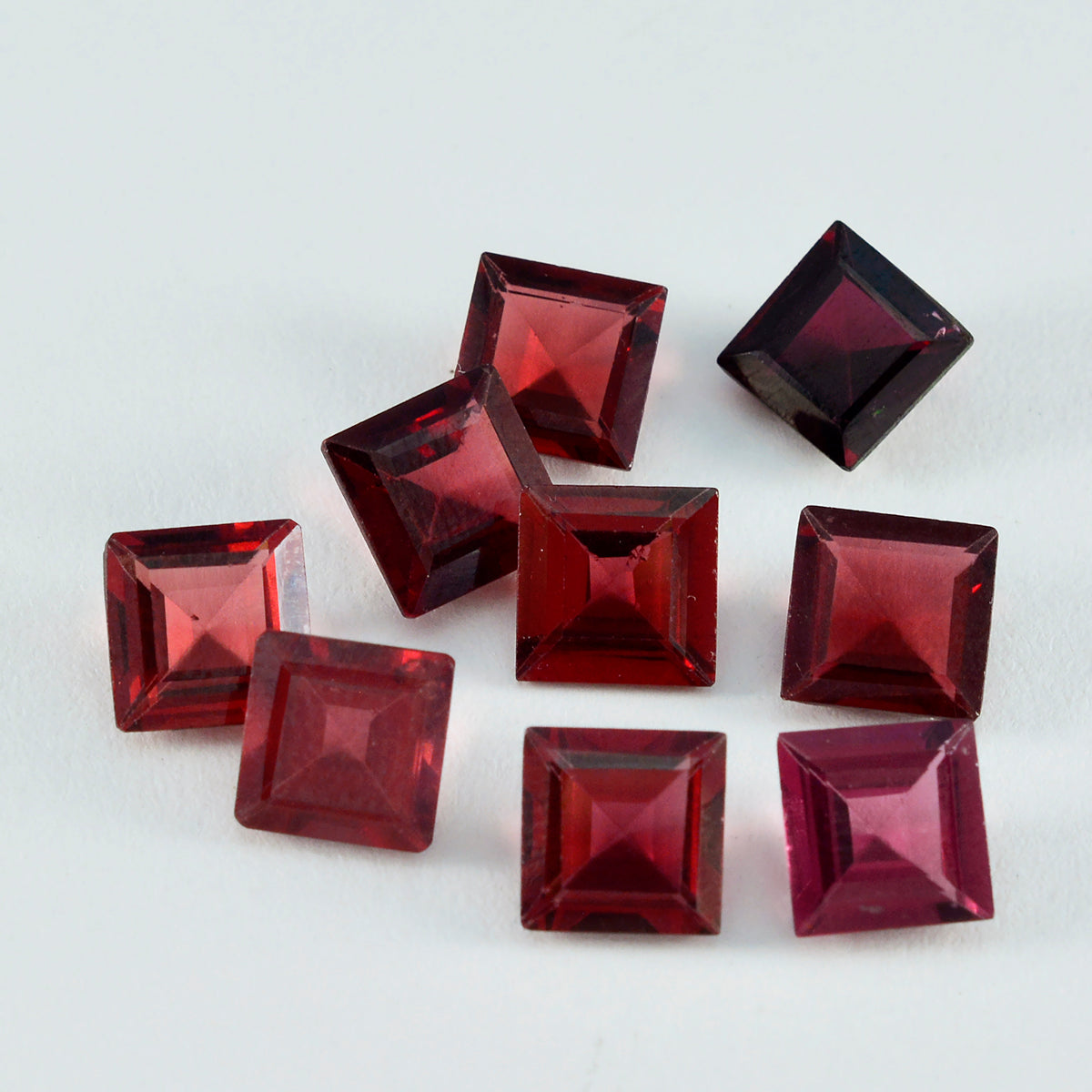 Riyogems 1 Stück echter roter Granat, facettiert, 8 x 8 mm, quadratische Form, hübscher Qualitäts-Edelstein