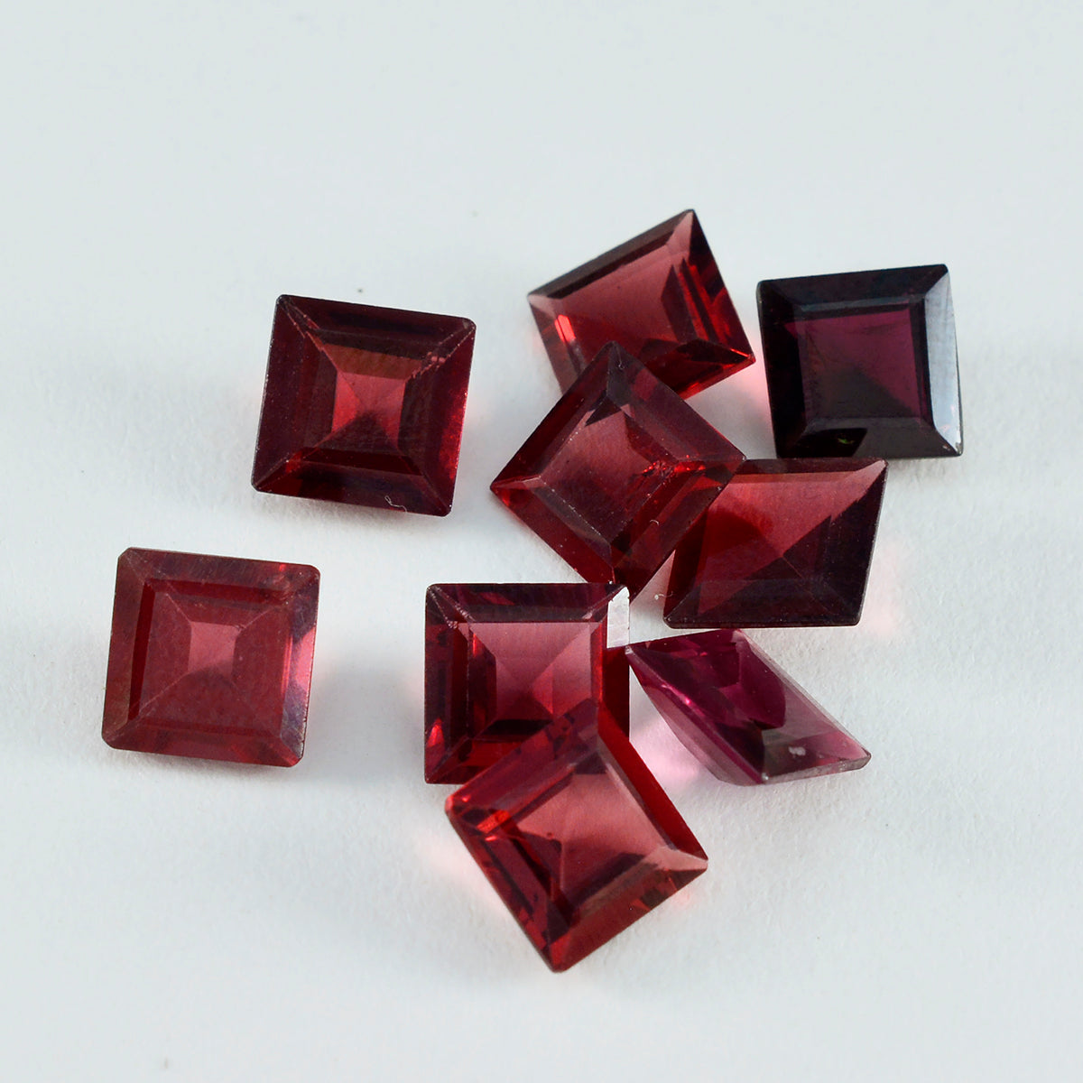 Riyogems 1 Stück echter roter Granat, facettiert, 9 x 9 mm, quadratische Form, hübscher, hochwertiger, loser Edelstein