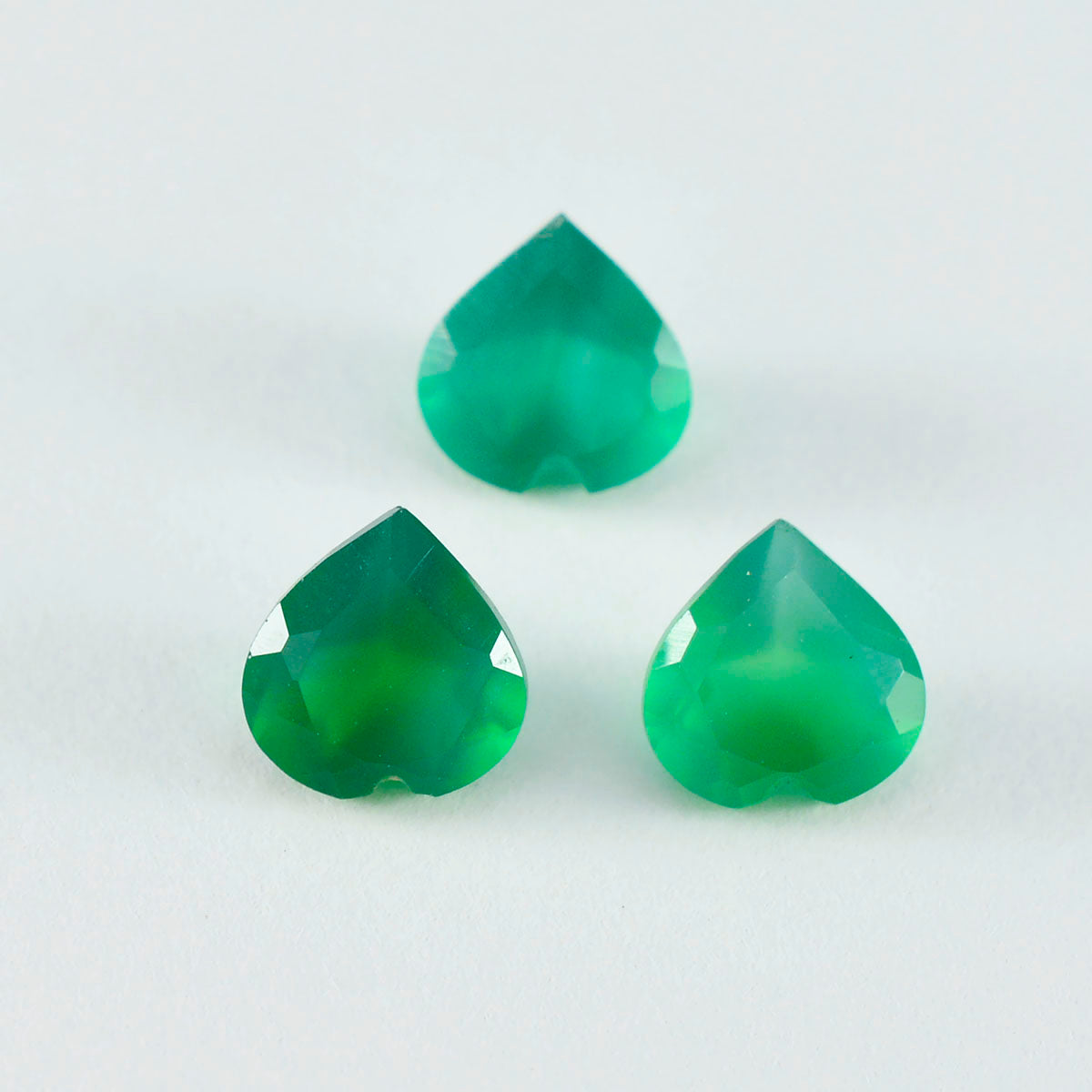 Riyogems 1 Stück echter grüner Onyx, facettiert, 7 x 7 mm, Herzform, hübsche Qualitätsedelsteine