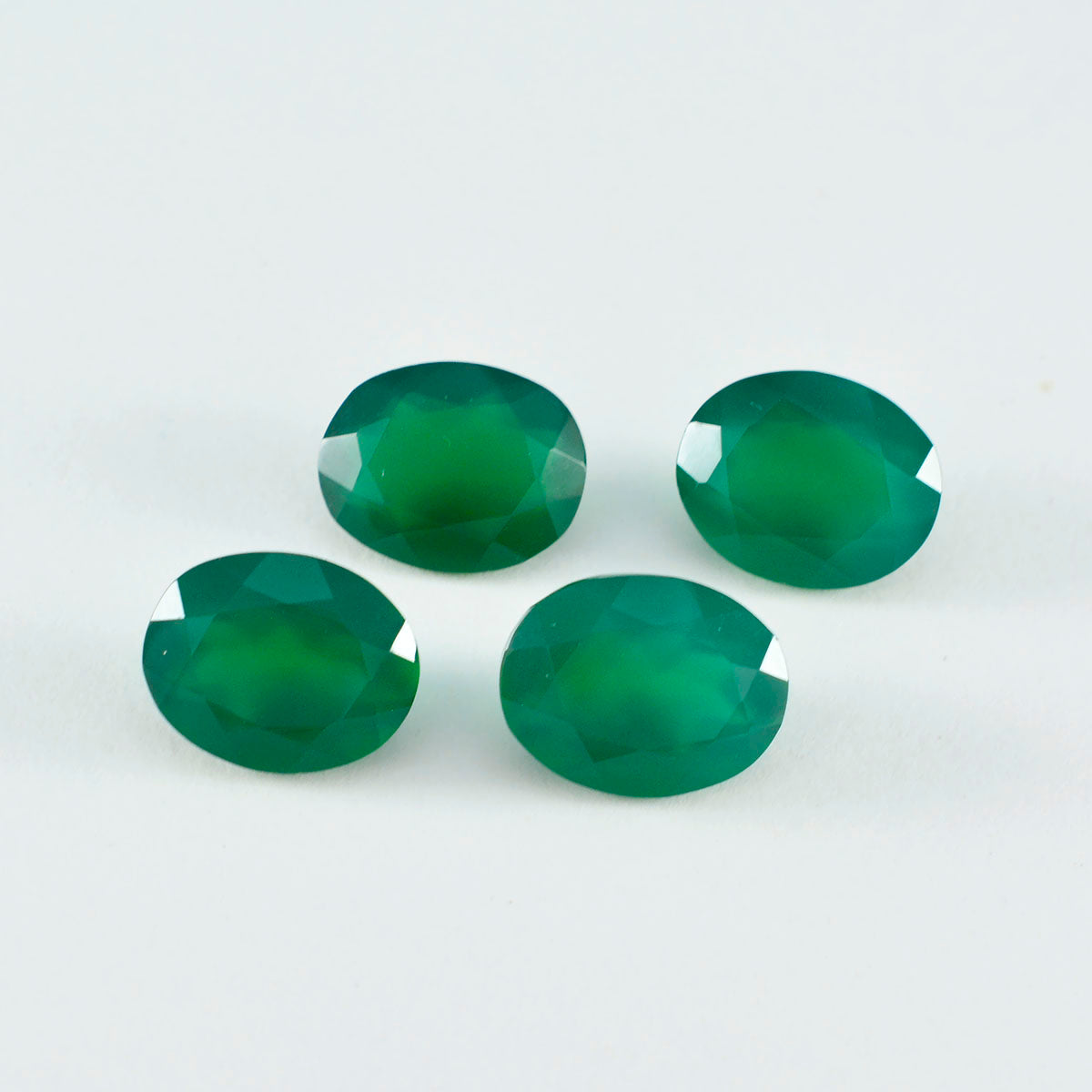 riyogems 1 st äkta grön onyx fasetterad 7x9 mm oval form snygg kvalitetspärla