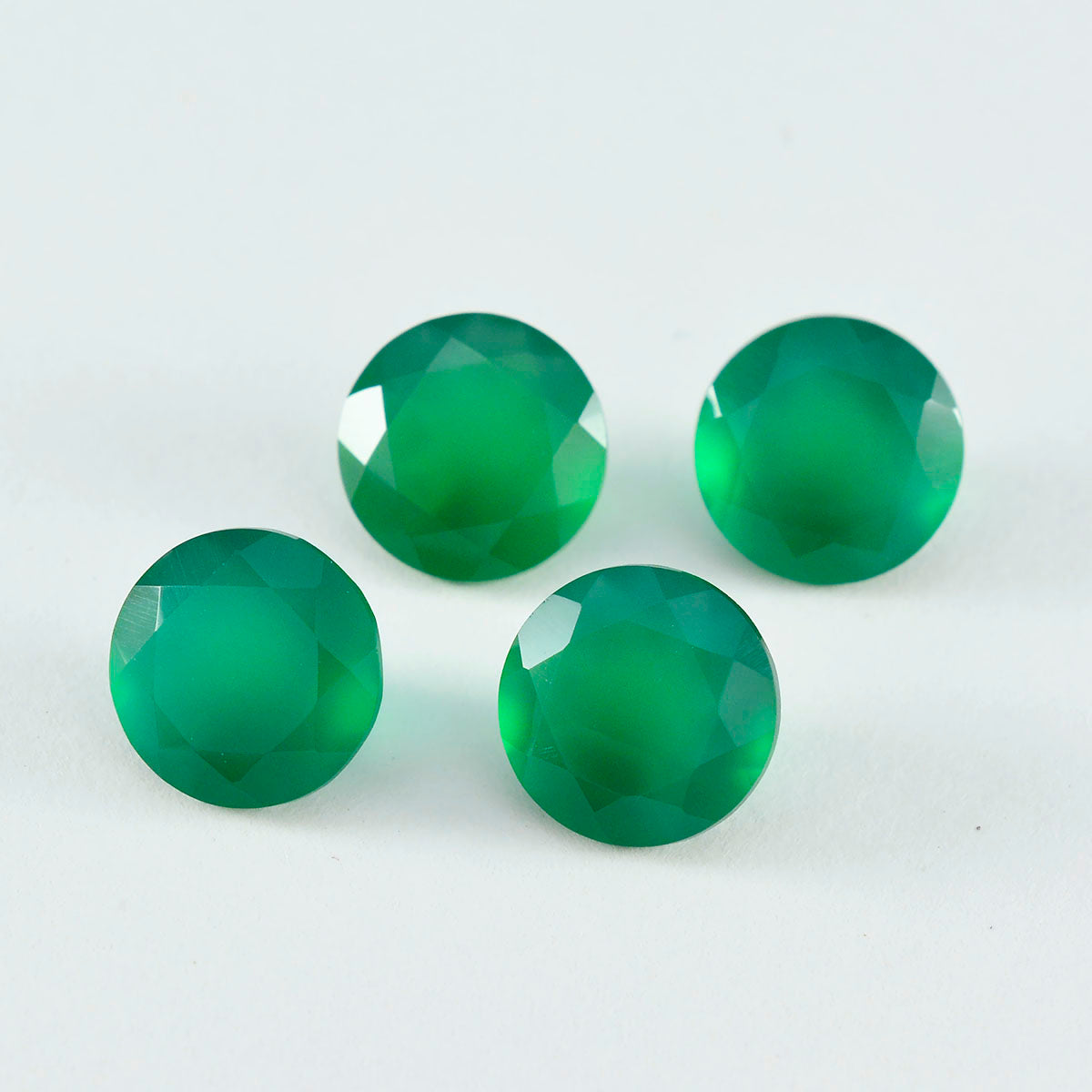 Riyogems 1PC echte groene onyx gefacetteerd 7x7 mm ronde vorm mooie kwaliteit steen