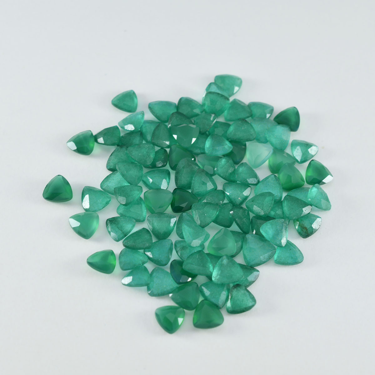 Riyogems 1pc véritable onyx vert à facettes 5x5mm forme trillion grande qualité pierre en vrac