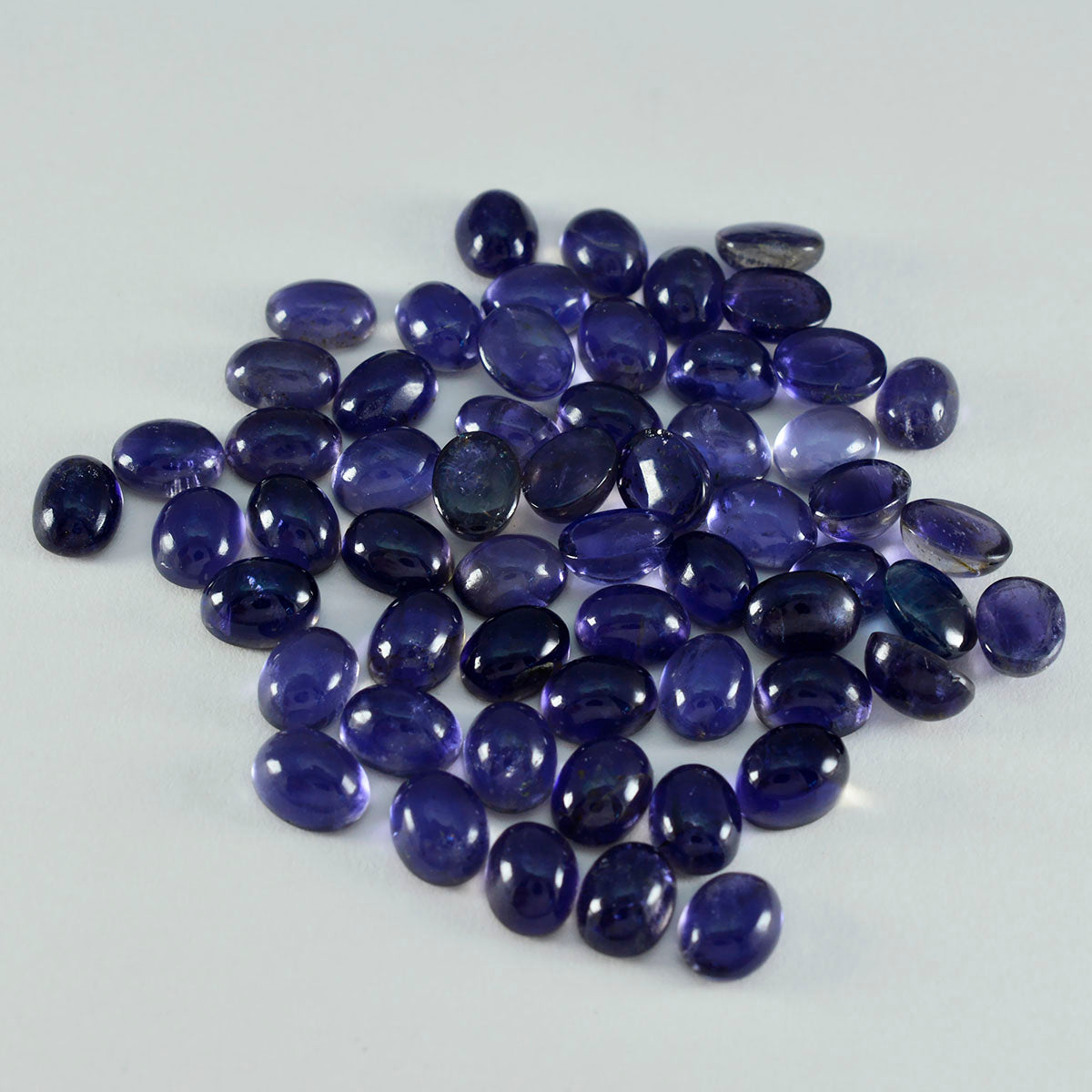 riyogems 1st blå iolit cabochon 4x6 mm oval form snygg kvalitetspärla