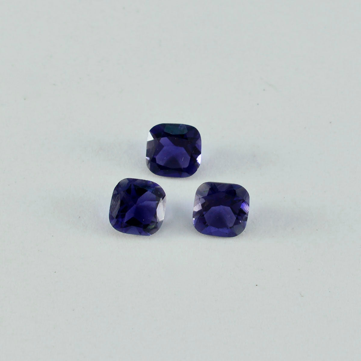riyogems 1pc ブルーアイオライト ファセット 7x7 mm クッション形状のかなり品質の宝石