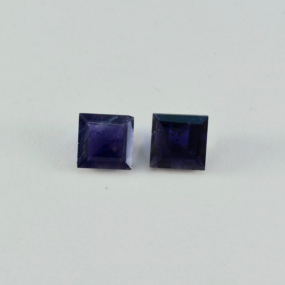 Riyogems 1PC blauw ioliet gefacetteerd 13x13 mm vierkante vorm aantrekkelijke kwaliteitsedelstenen