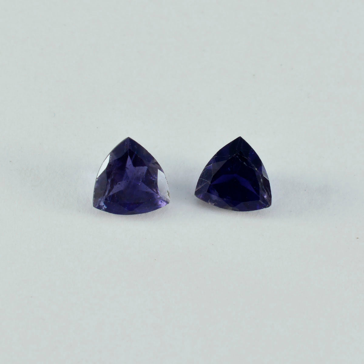 riyogems 1 pezzo di iolite blu sfaccettata da 12 x 12 mm a forma di trilione, gemma sfusa di qualità fantastica