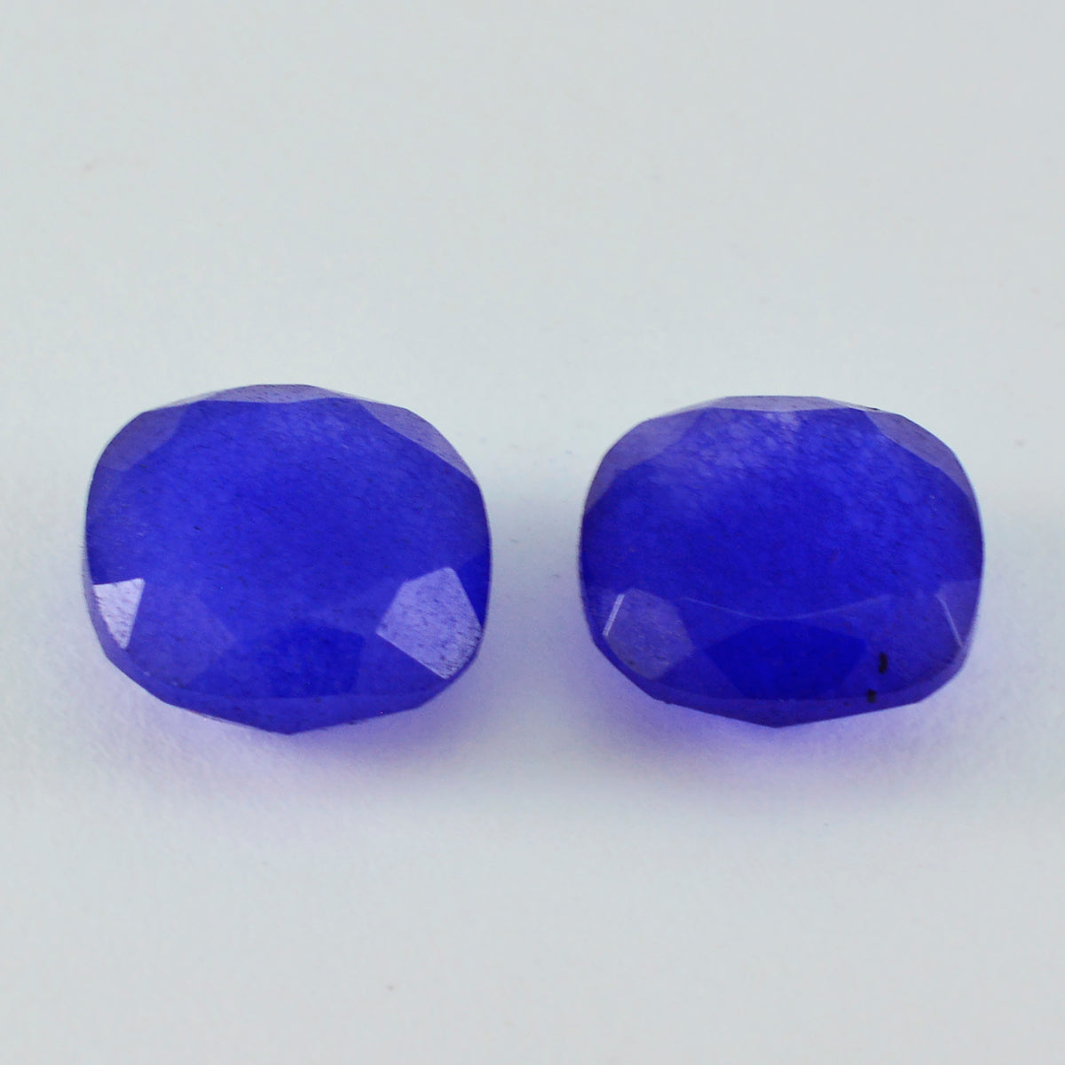 Riyogems 1PC echte blauwe jaspis gefacetteerd 15x15 mm kussenvorm aantrekkelijke kwaliteit losse edelsteen