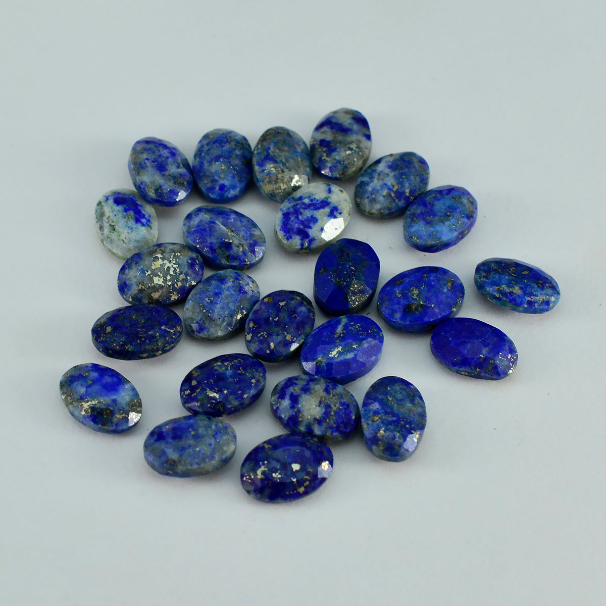 Riyogems 1 Stück echter blauer Lapislazuli, facettiert, 6 x 8 mm, ovale Form, gut aussehender Qualitätsstein