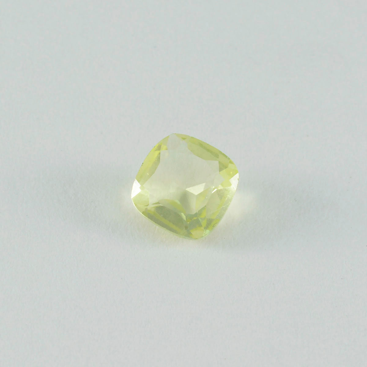 riyogems 1 st gul citron kvarts facetterad 10x10 mm kudde form en kvalitetsädelsten