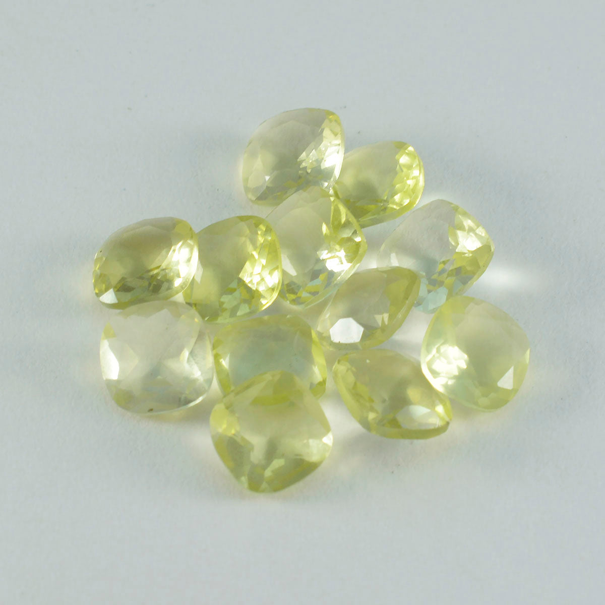 Riyogems 1pc quartz citron jaune à facettes 6x6mm forme coussin beauté qualité pierre précieuse en vrac