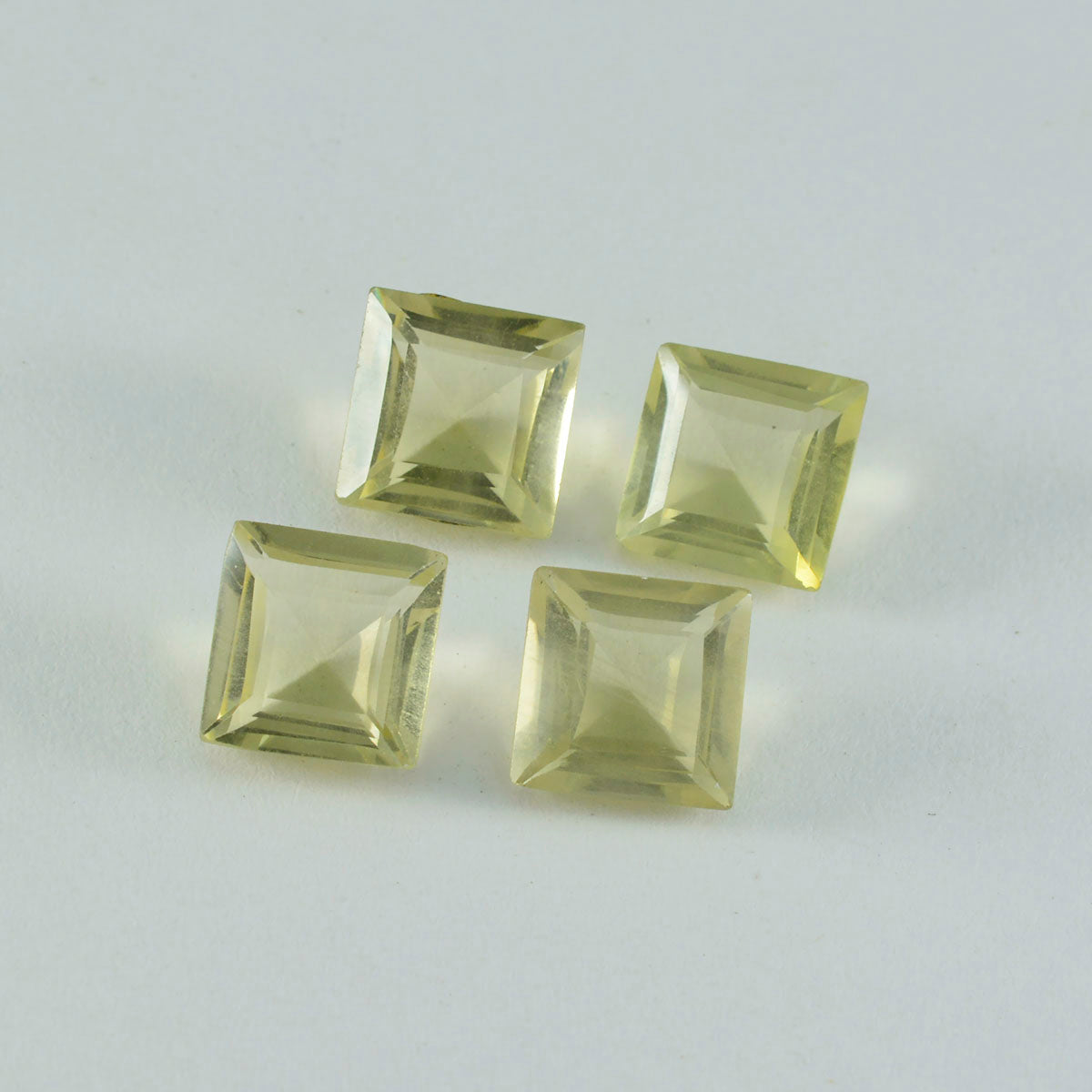 Riyogems 1pc quartz citron jaune à facettes 10x10mm forme carrée belle qualité gemme en vrac