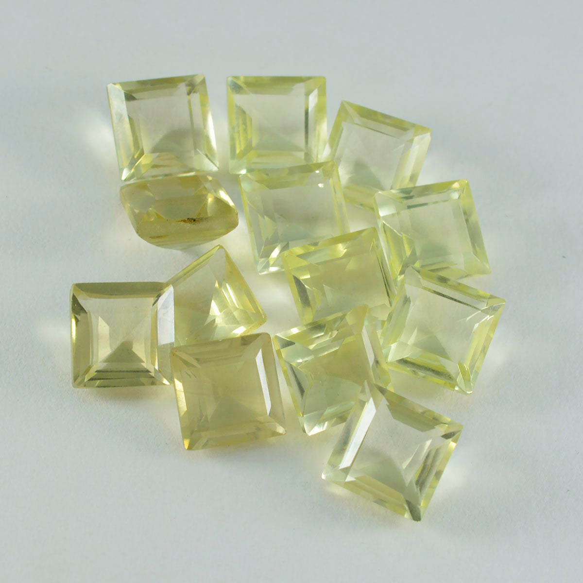 Riyogems 1pc quartz citron jaune facetté 7x7 mm forme carrée a1 pierres précieuses de qualité