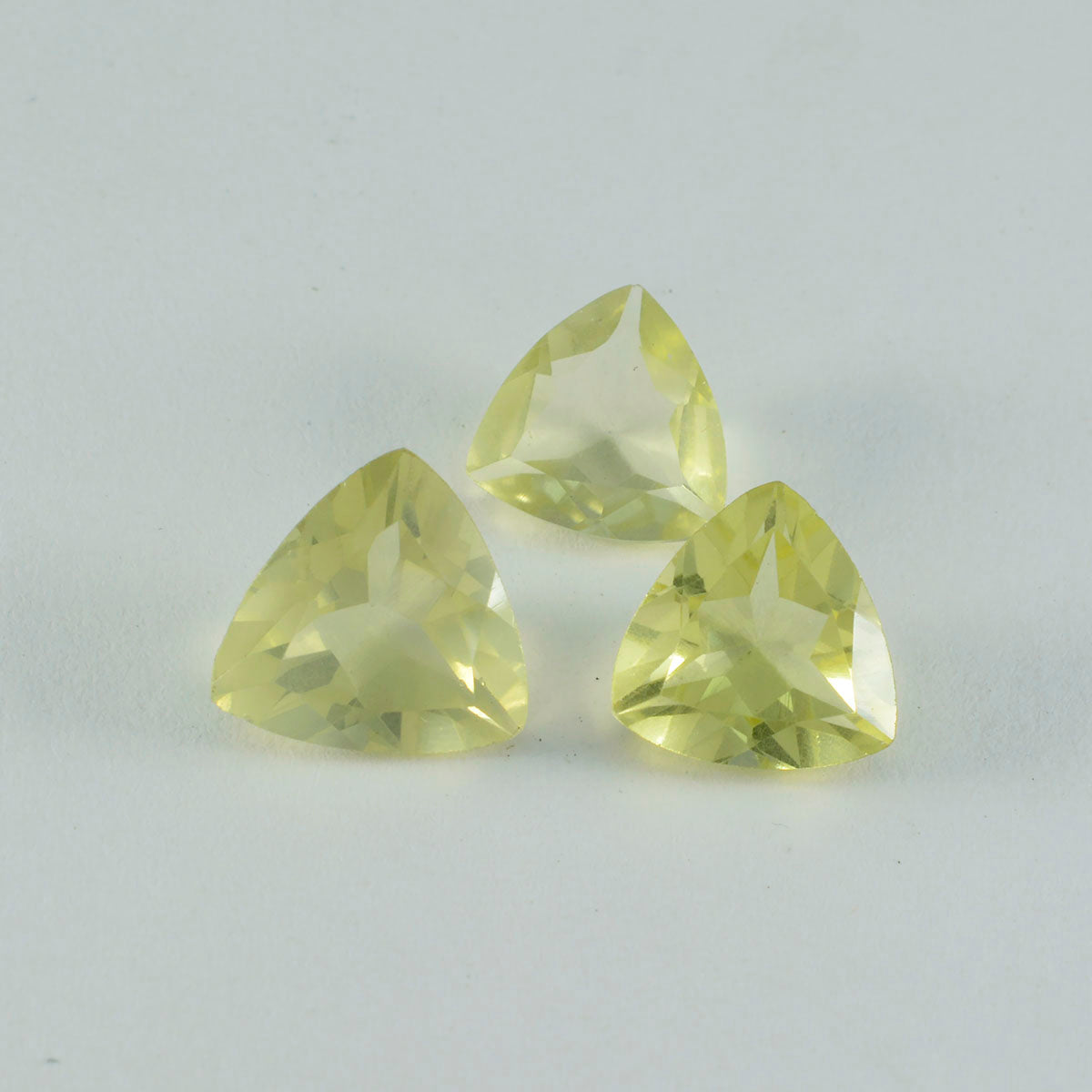 Riyogems 1pc quartz citron jaune à facettes 8x8mm forme trillion belle qualité pierres précieuses en vrac