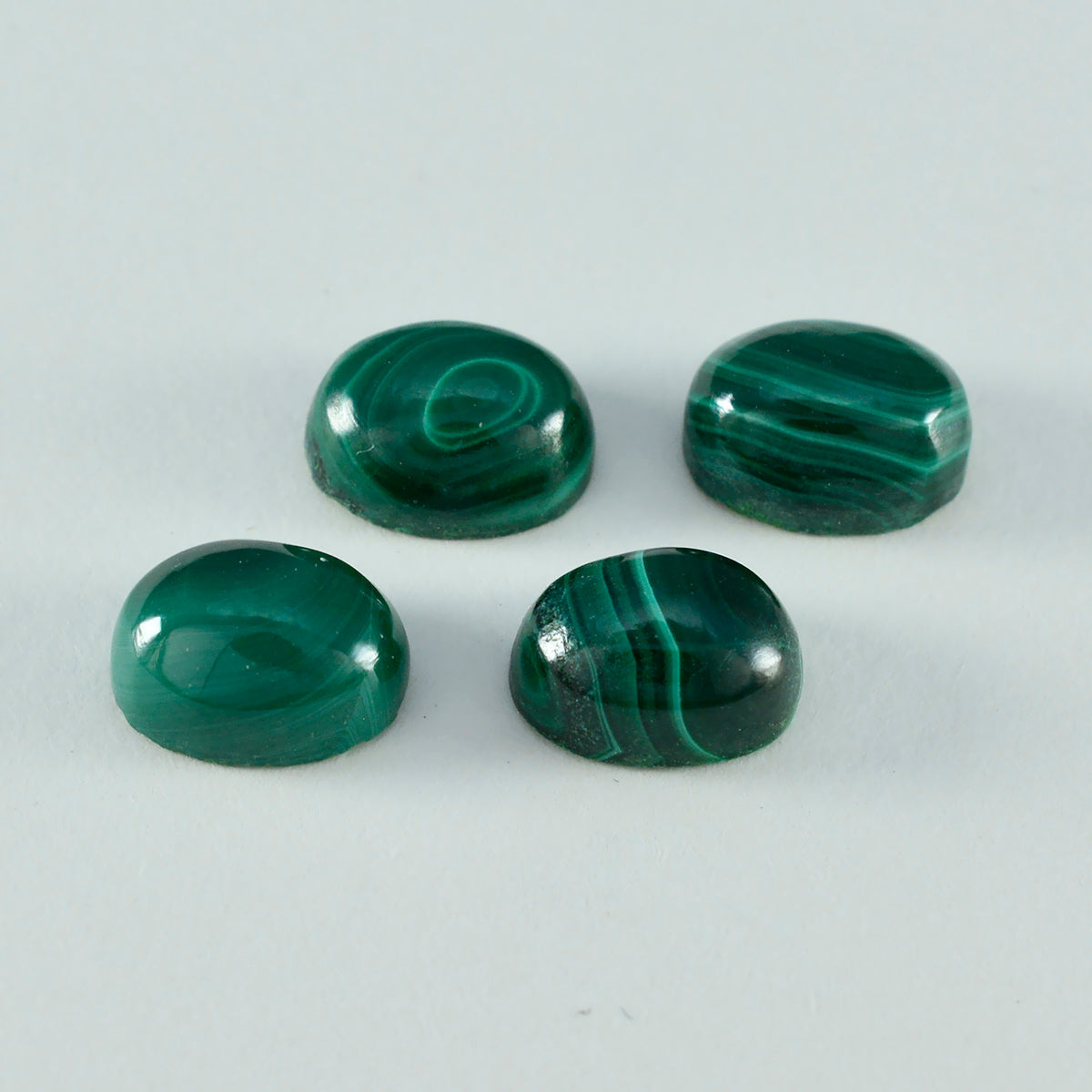 Riyogems 1 Stück grüner Malachit-Cabochon, 4 x 6 mm, ovale Form, süßer Qualitäts-Edelstein