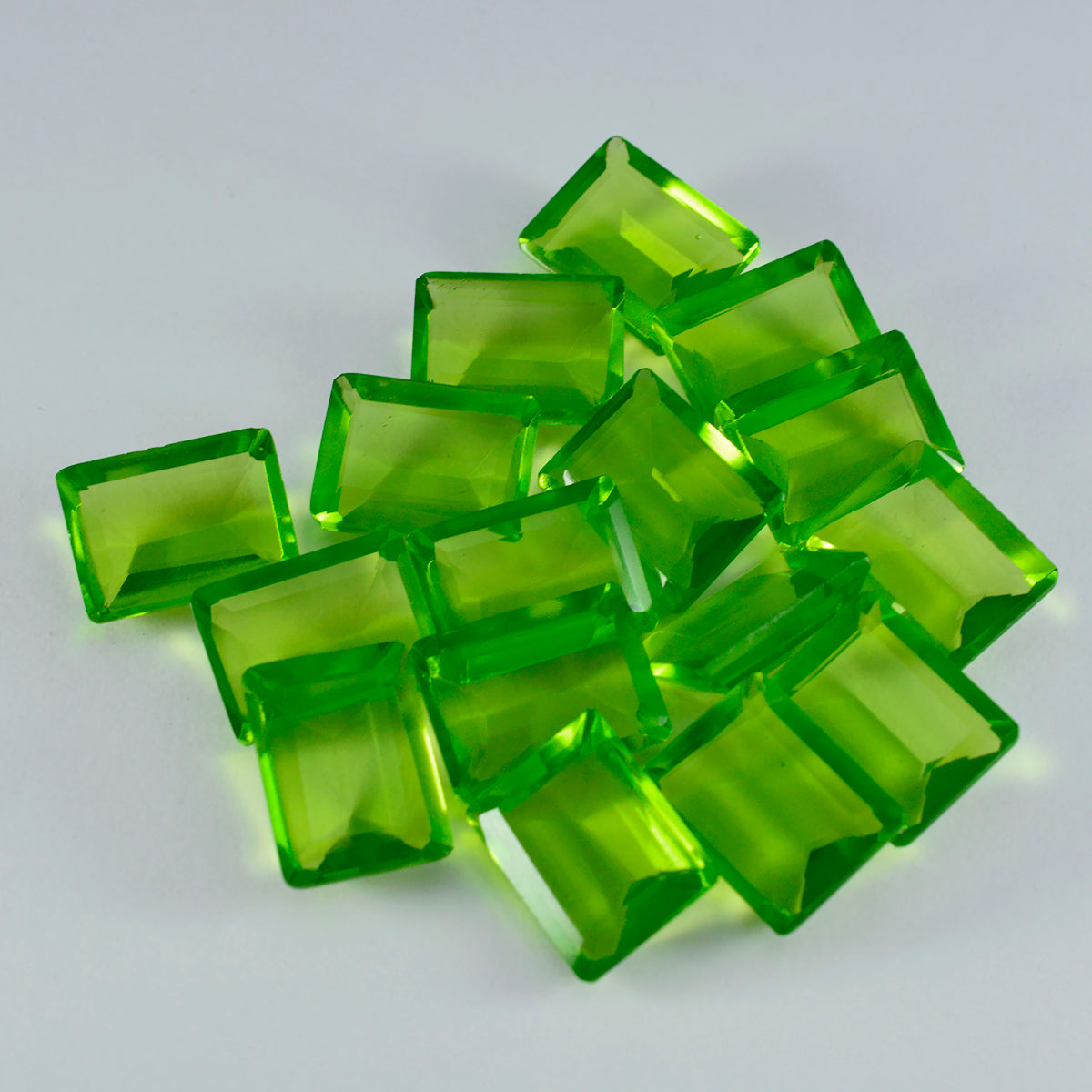 riyogems 1 st grön peridot cz fasetterad 7x9 mm oktagonform underbar kvalitetsädelsten
