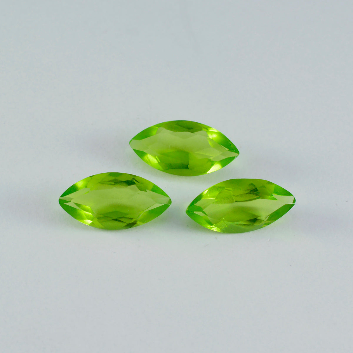 Riyogems 1pc péridot vert cz facettes 9x18mm forme marquise pierres précieuses de belle qualité