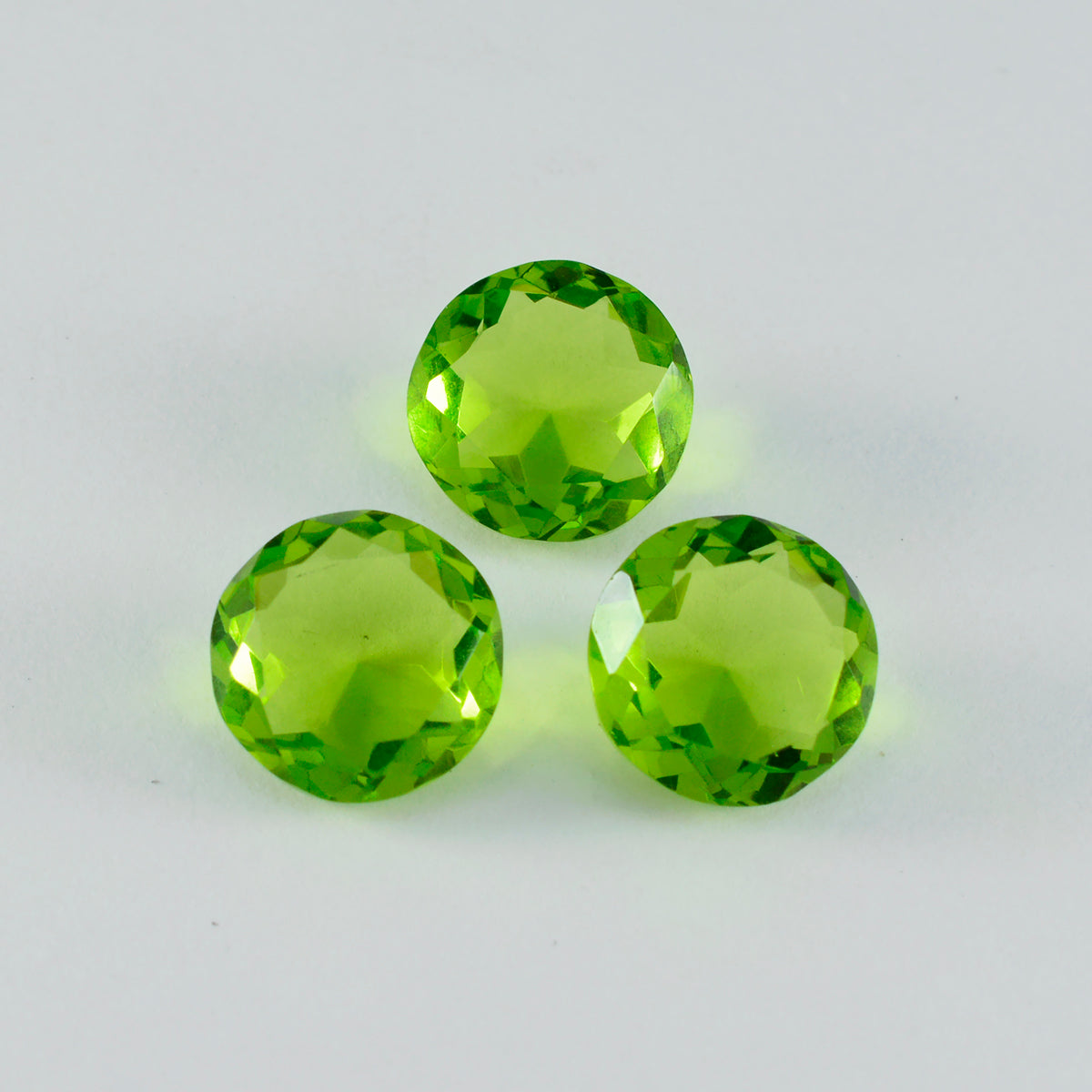 riyogems 1 st grön peridot cz fasetterad 15x15 mm rund form stilig kvalitetssten