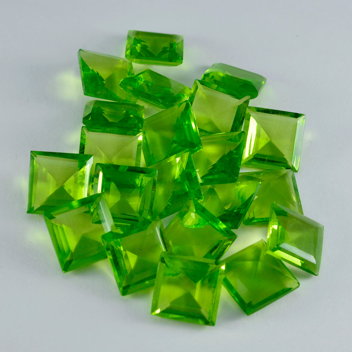riyogems 1 st grön peridot cz facetterad 10x10 mm fyrkantig sten av hög kvalitet