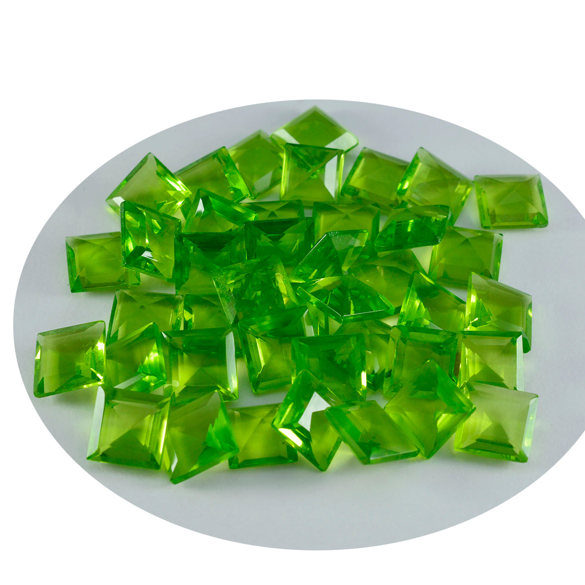 Riyogems 1 Stück grüner Peridot, CZ, facettiert, 3 x 3 mm, quadratische Form, gut aussehender Qualitäts-Edelstein