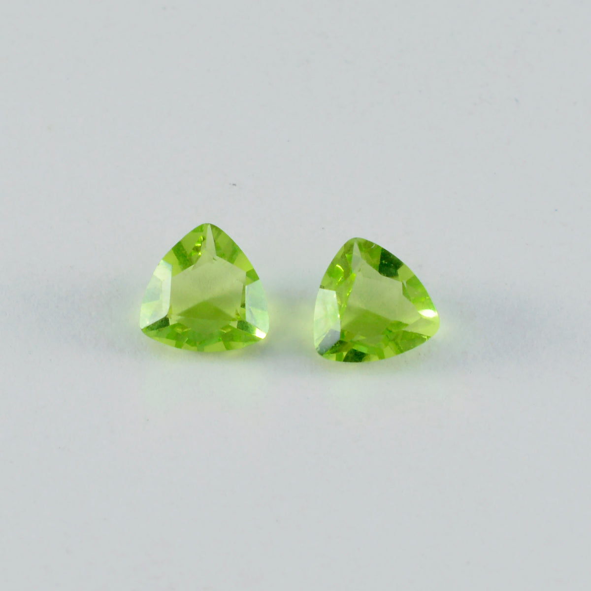 Riyogems, 1 pieza, peridoto verde cz facetado, 9x9mm, forma de billón, gemas sueltas de calidad aa