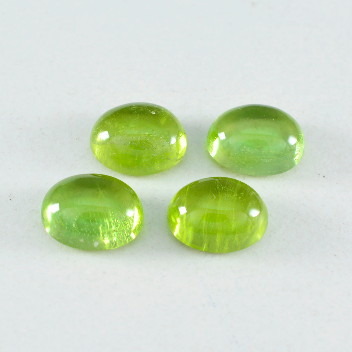 riyogems 1pc cabochon péridot vert 4x6 mm forme ovale jolie pierre précieuse de qualité