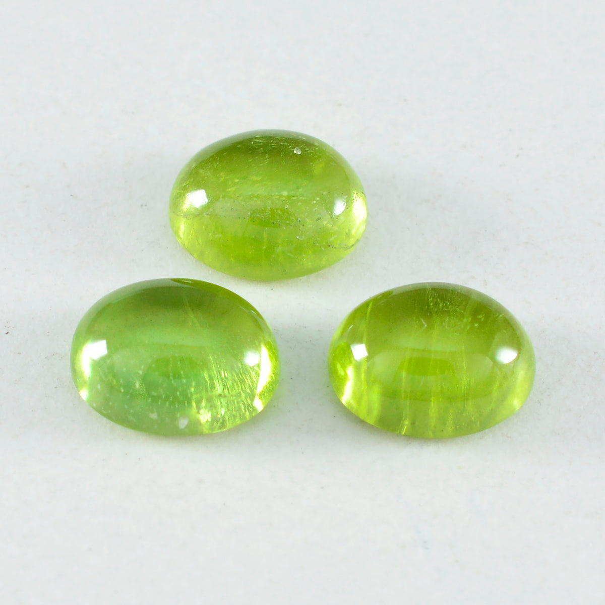 Riyogems 1 pc cabochon péridot vert 6x8 mm forme ovale belle qualité pierres précieuses en vrac