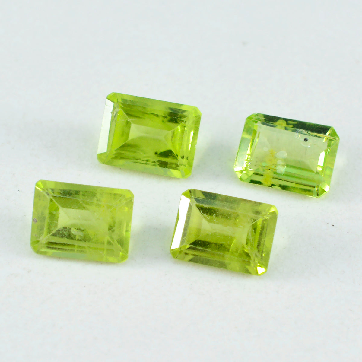 riyogems 1 st äkta grön peridot fasetterad 6x8 mm oktagon form häpnadsväckande kvalitet lösa ädelstenar