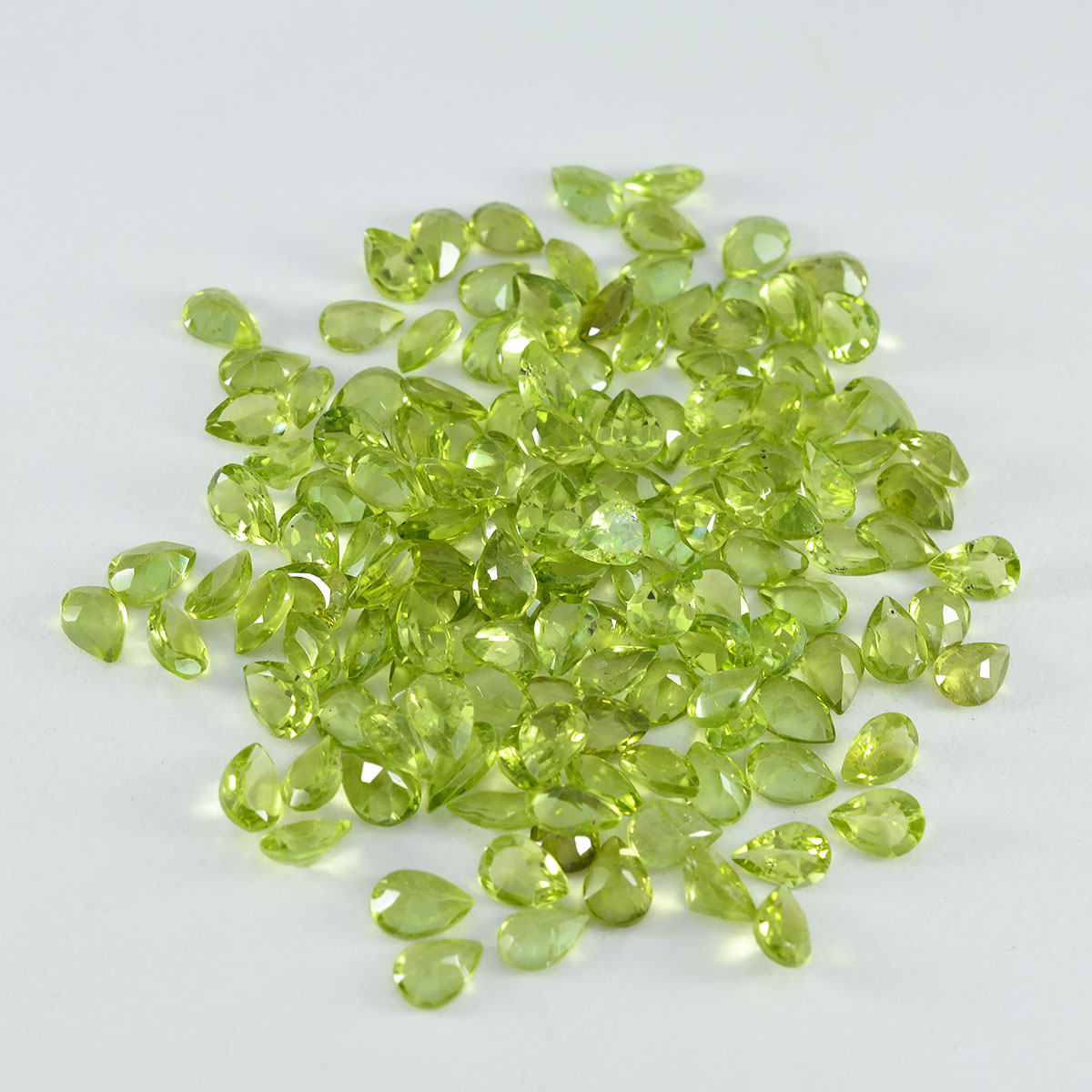 riyogems 1 st äkta grön peridot fasetterad 4x6 mm päronform av hög kvalitet pärla